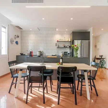 New Floor With A Lot Of Light & Air-con