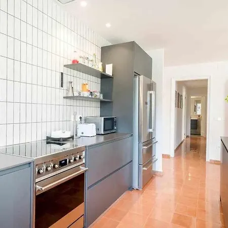 New Floor With A Lot Of Light & Air-con