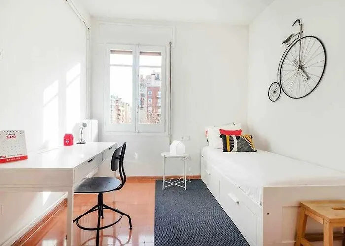 Lägenhet New Floor With A Lot Of Light & Air-con