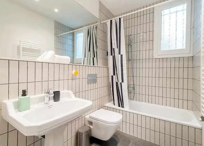 Lägenhet New Floor With A Lot Of Light & Air-con