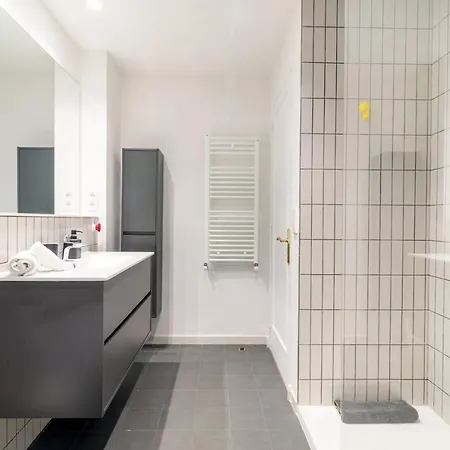 New Floor With A Lot Of Light & Air-con *