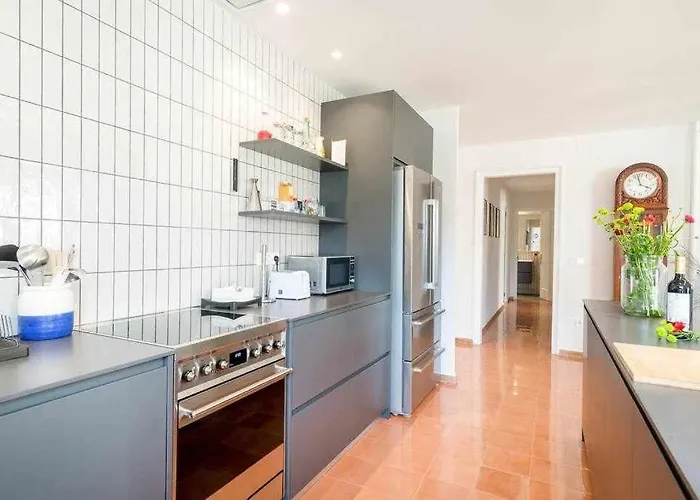 New Floor With A Lot Of Light & Air-con