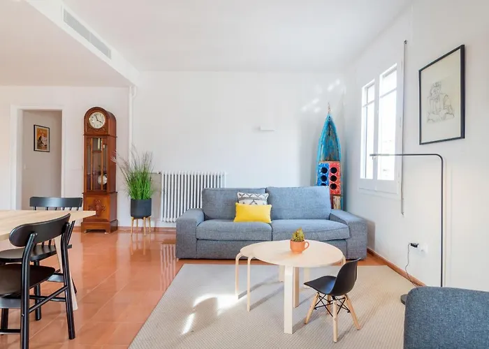 Appartement New Floor With A Lot Of Light & Air-con *