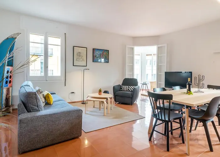 New Floor With A Lot Of Light & Air-con