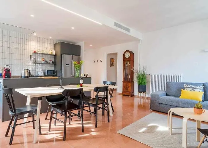 Appartement New Floor With A Lot Of Light & Air-con *